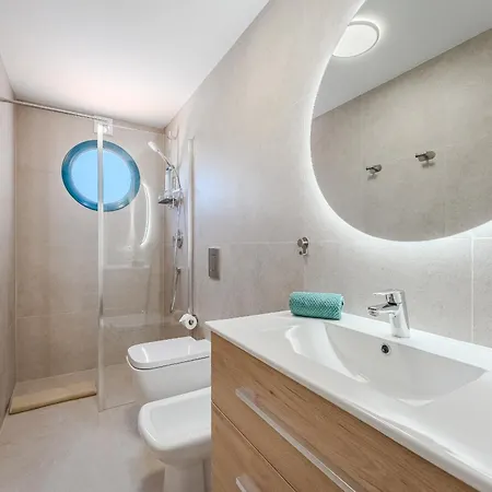 Apartament 3-bedroom In Playa De Americas With Ac, Pool, Parking