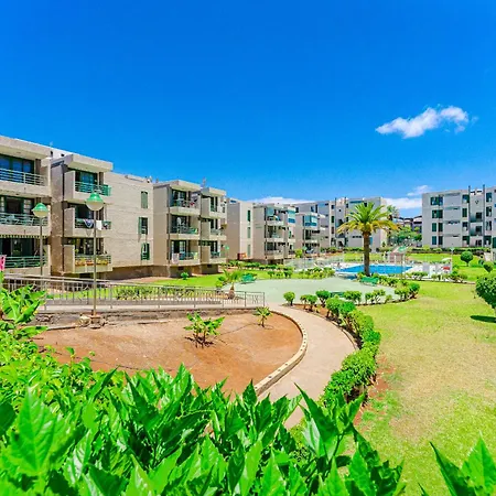 3-bedroom In Playa De Americas With Ac, Pool, Parking Apartament *