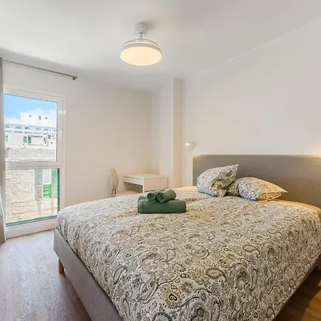3-bedroom In Playa De Americas With Ac, Pool, Parking Apartament Playa de las Americas (Tenerife)