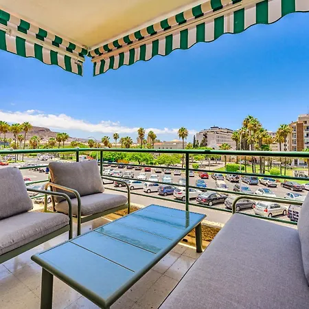 3-bedroom In Playa De Americas With Ac, Pool, Parking Apartament