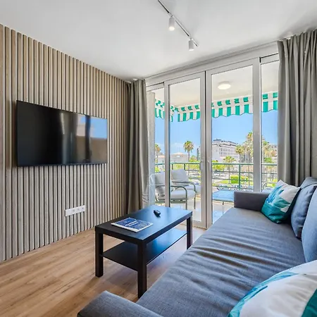 3-bedroom In Playa De Americas With Ac, Pool, Parking Apartament *